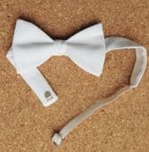 Classic white cotton Marcella bow tie by Akco vintage 1970s collar size 14-15" V